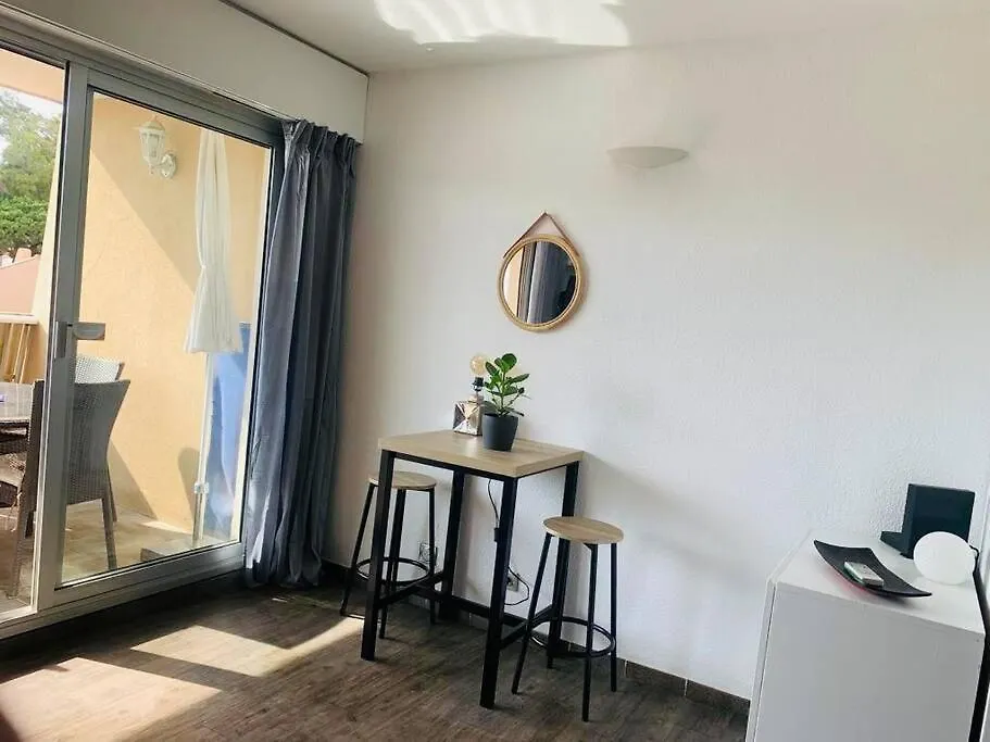 Studio Port Hyeres Confort Terrasse/Parking Prive 0*,